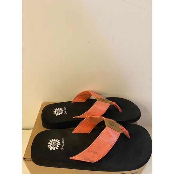 Yellow box flip flops size 11 coral pink strap (minor scuffs) sandals - Picture 3 of 6